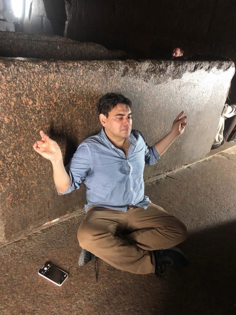 Meditación en la Cámara del Rey, Gran Pirámide de Giza