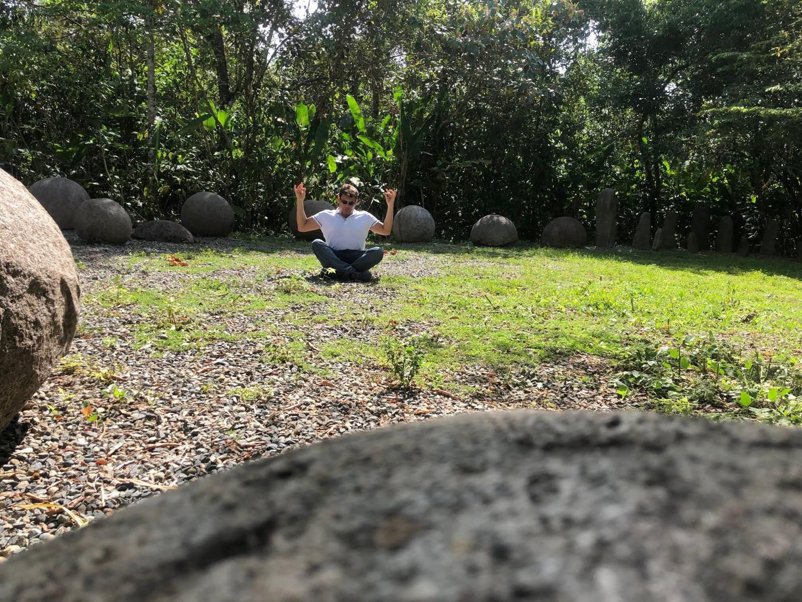 Meditando entre las Esferas sagradas de Costa Rica